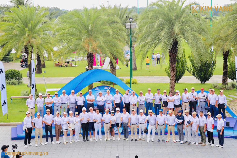 250 golfer tham gia gia dau