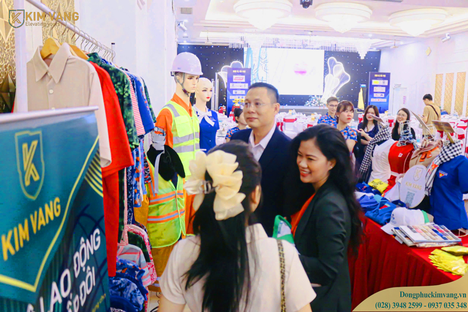 nhung mau ao golf thu hut khach hang