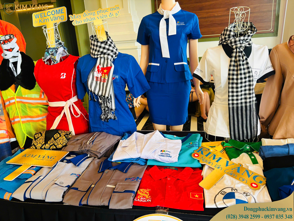 Gian hàng Kim Vàng Uniform trưng bày đồng phục Golf và công sở cao cấp tại giải Golf Ninh Bình & K300