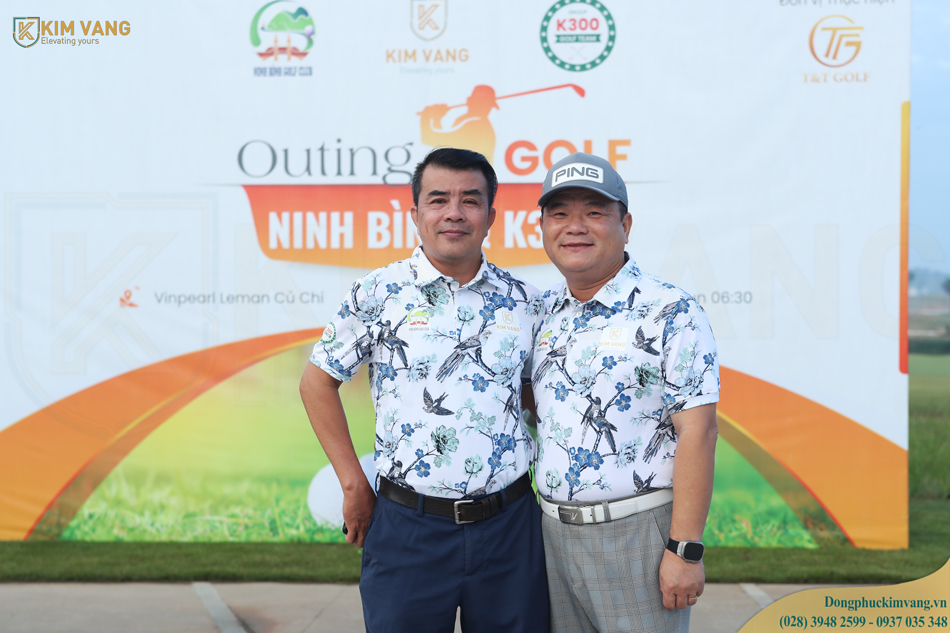 Golfer mặc áo polo đồng phục Kim Vàng Uniform