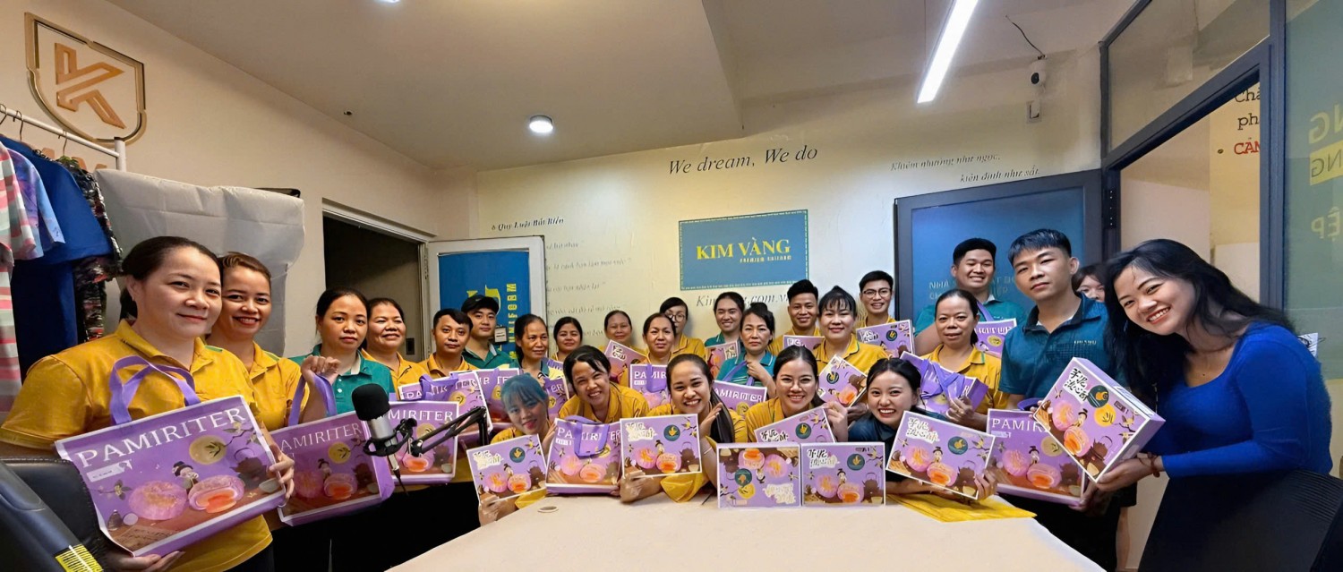 tap the doi ngu nhan vien kim vang nhan qua tet trung thu vui doan vien
