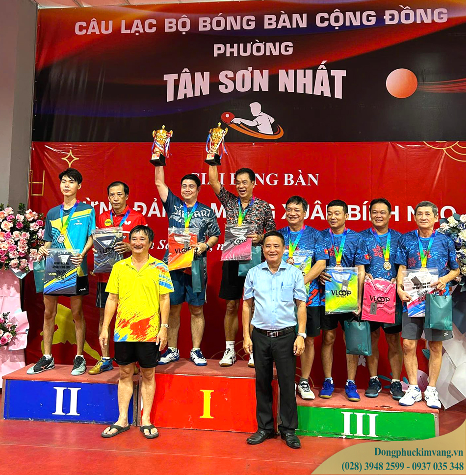 Ông Trần Cảnh Tuấn – Phó Chủ tịch Liên đoàn Bóng bàn Việt Nam lên ngôi vô địch cùng chiếc áo thể thao của Kim Vàng Garment