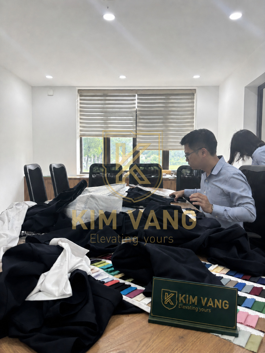 Kiểm tra chất lượng đồng phục Kim Vàng