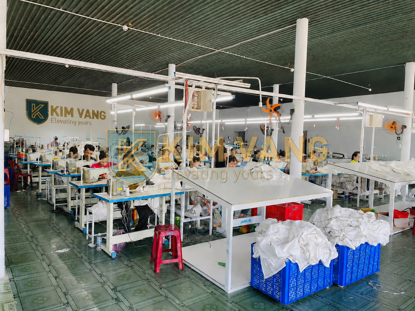 Năng lực sản xuất đồng phục Kim Vàng