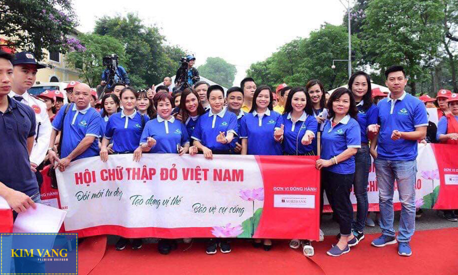 ao thun dong phuc giup truyen ba ten tuoi cua doanh nghiep