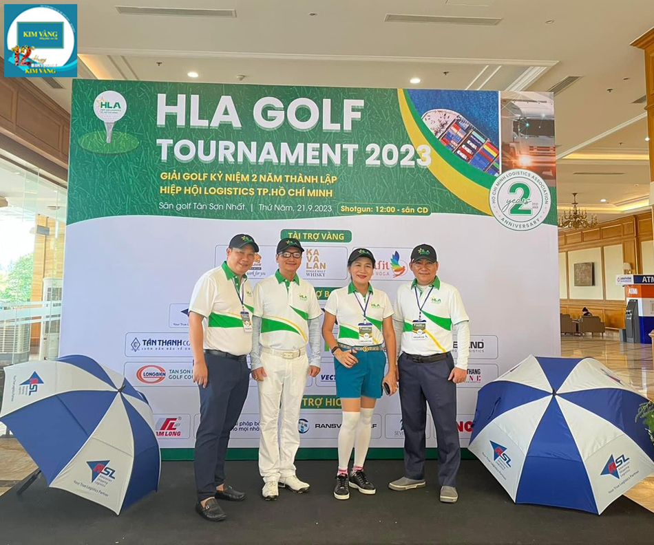 4 nguoi mac ao thun golf tham du giai HLA golf tournament 2023
