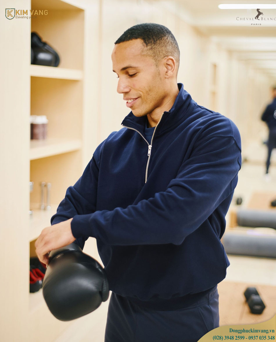 dong phuc cua huan luyen vien Cheval Blanc Paris