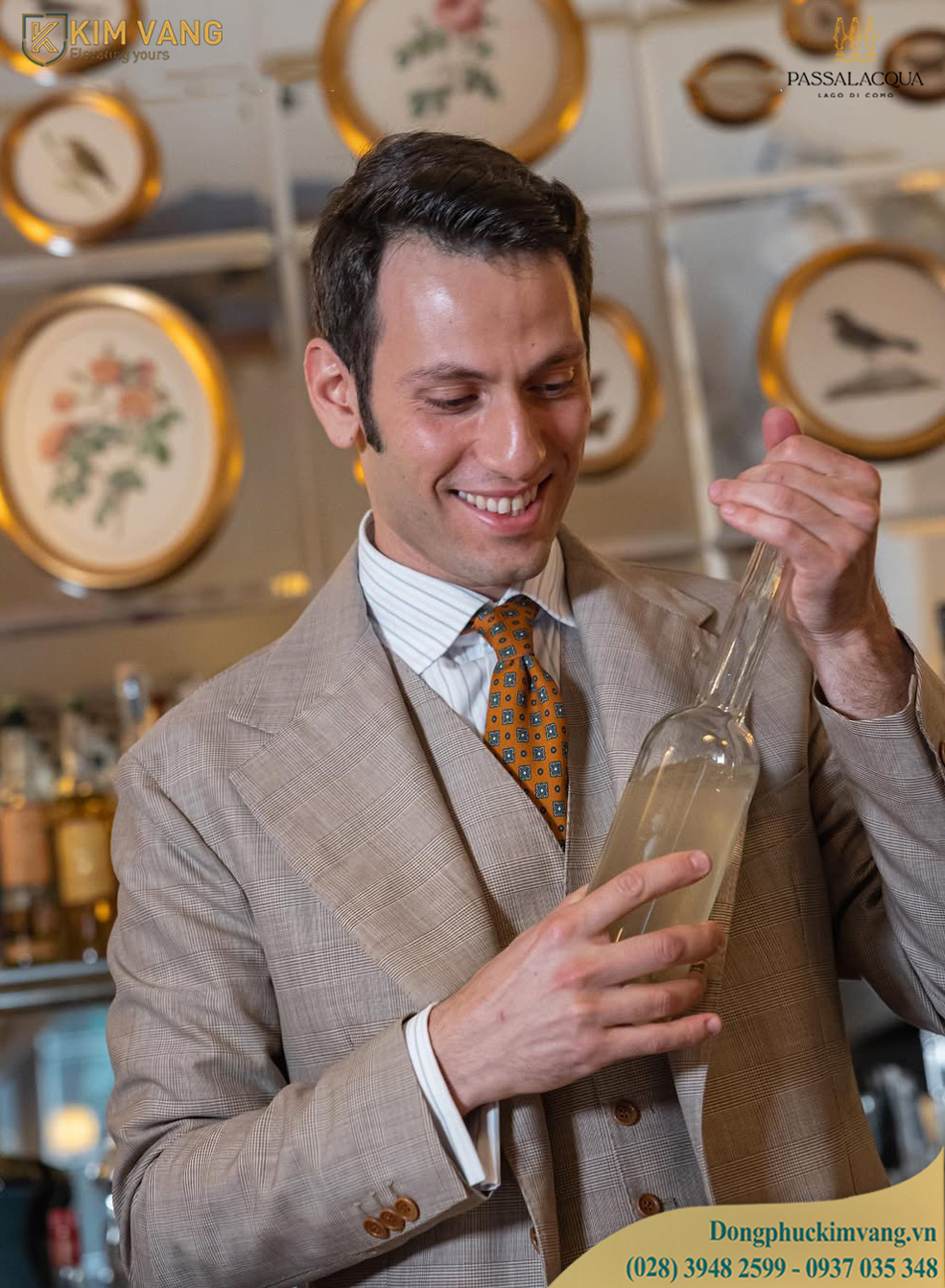 dong phuc nhan vien Bartender Passalacqua (Lake Como)