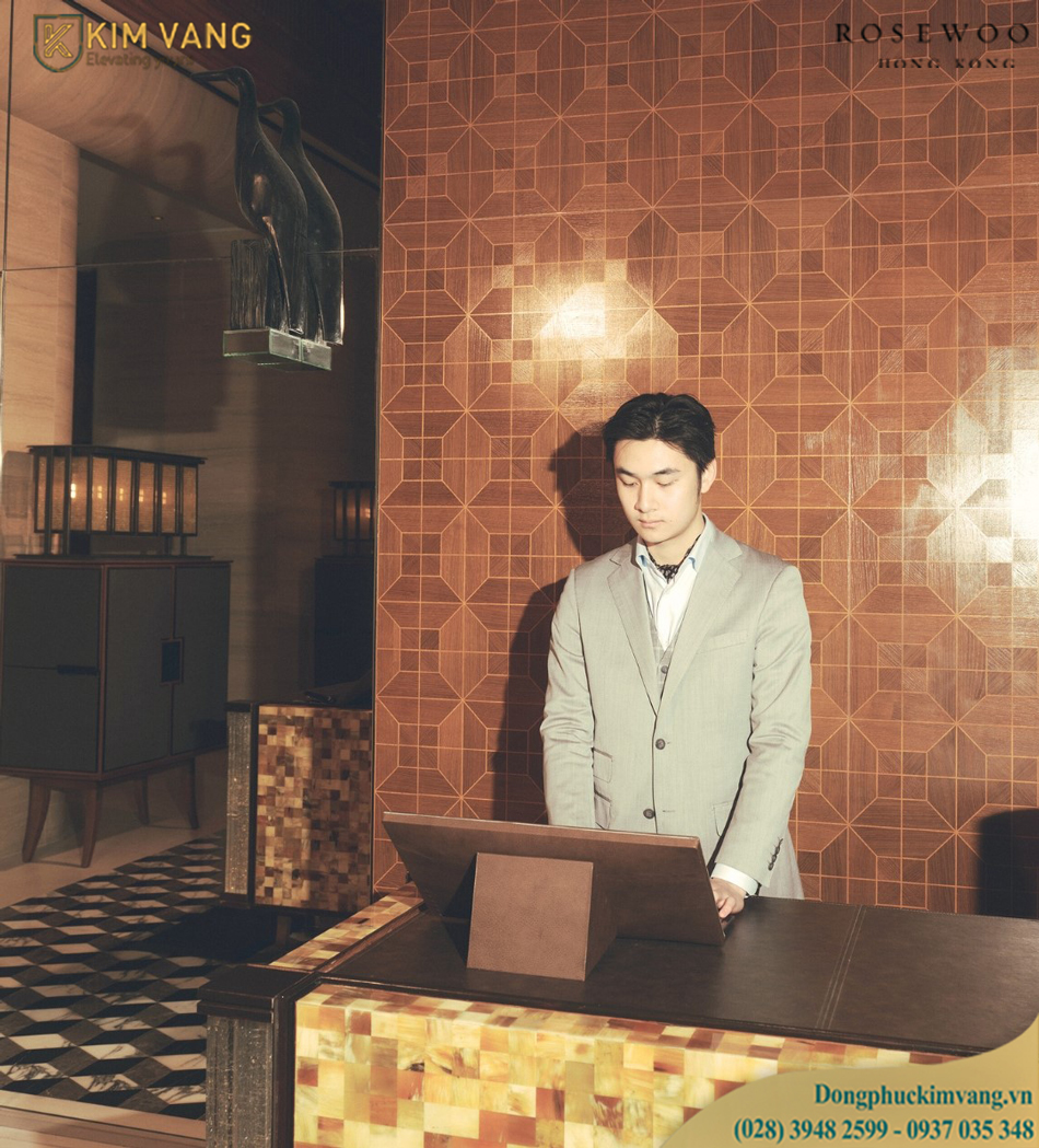 Đồng phục nhân viên lễ tân Rosewood Hong Kong Hotel