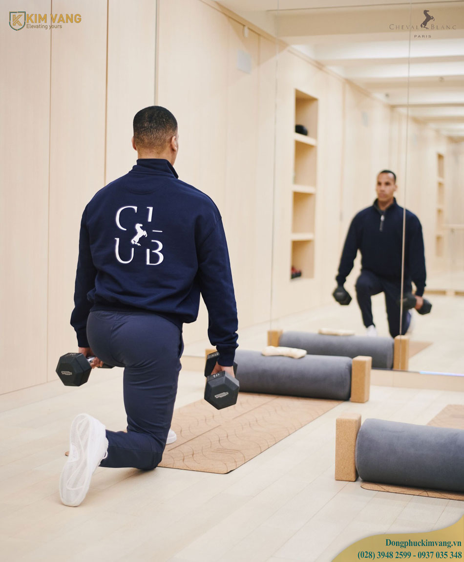 dong phuc nhan vien phong gym tai Cheval Blanc Paris