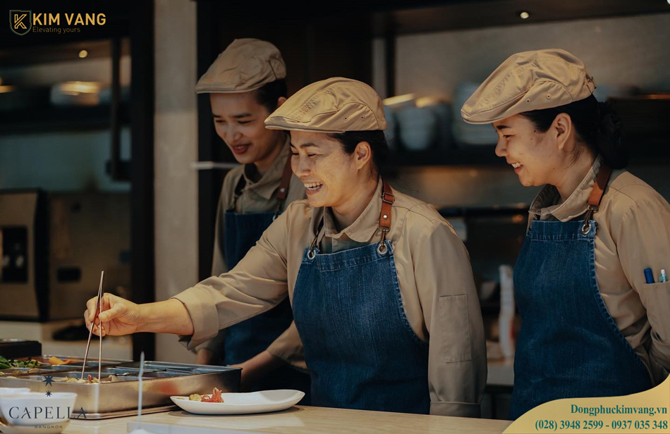 dong phuc nhan vien phuc vu buffet capella bangkok kim vang vn