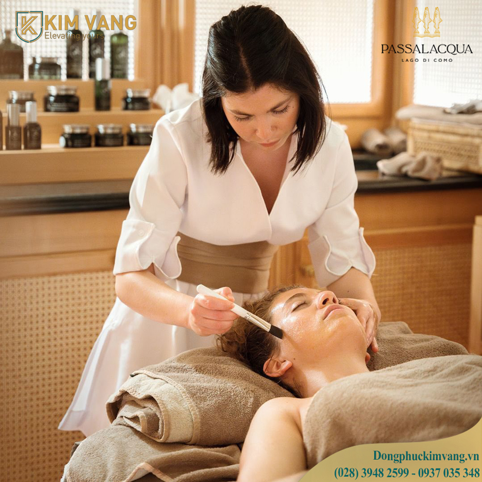 dong phuc nhan vien spa Passalacqua dong phuc kim vang vn