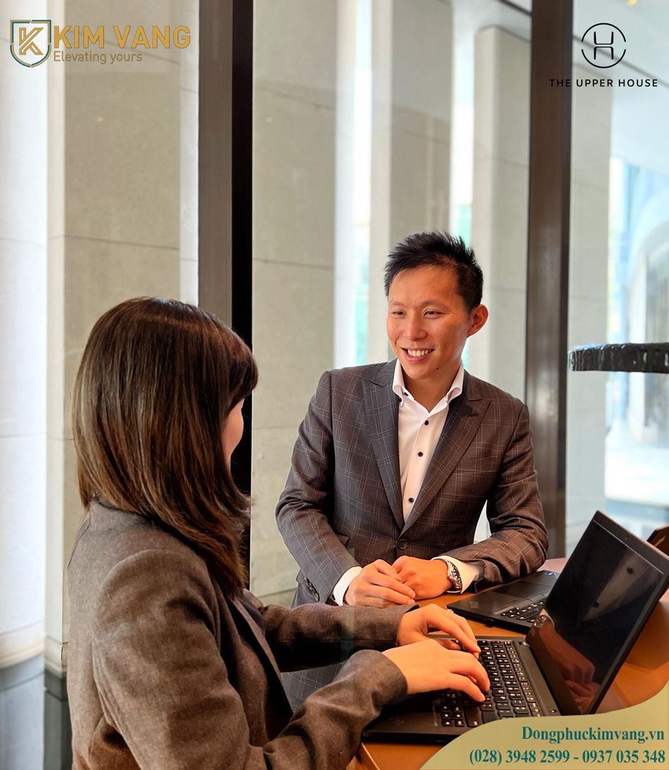 nhan-vien-tien-sanh-The Upper House, Hong Kong