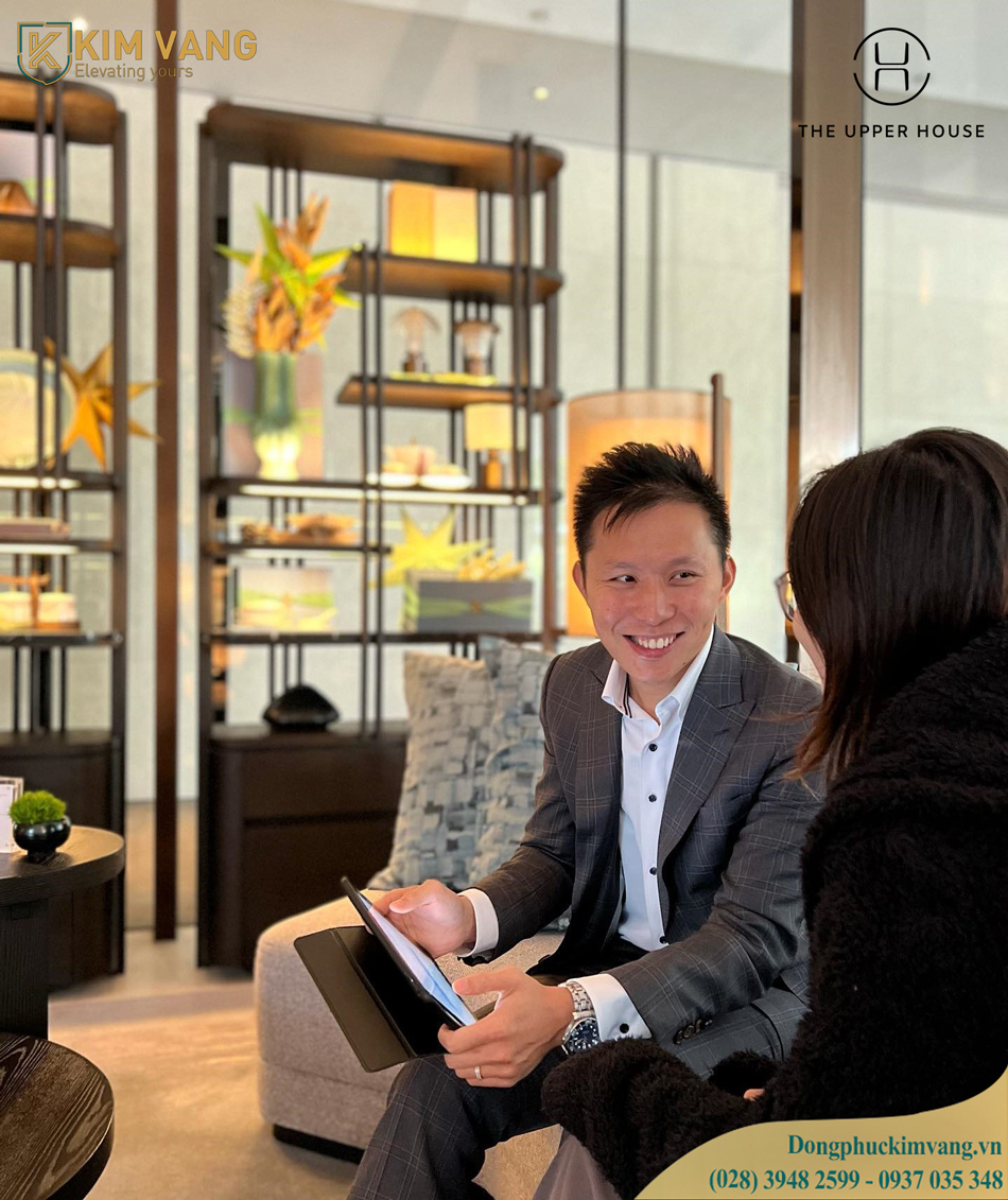 Trang phục nhân viên tiền sảnh khách sạn nhan-vien-tien-sanh-The Upper House, Hong Kong