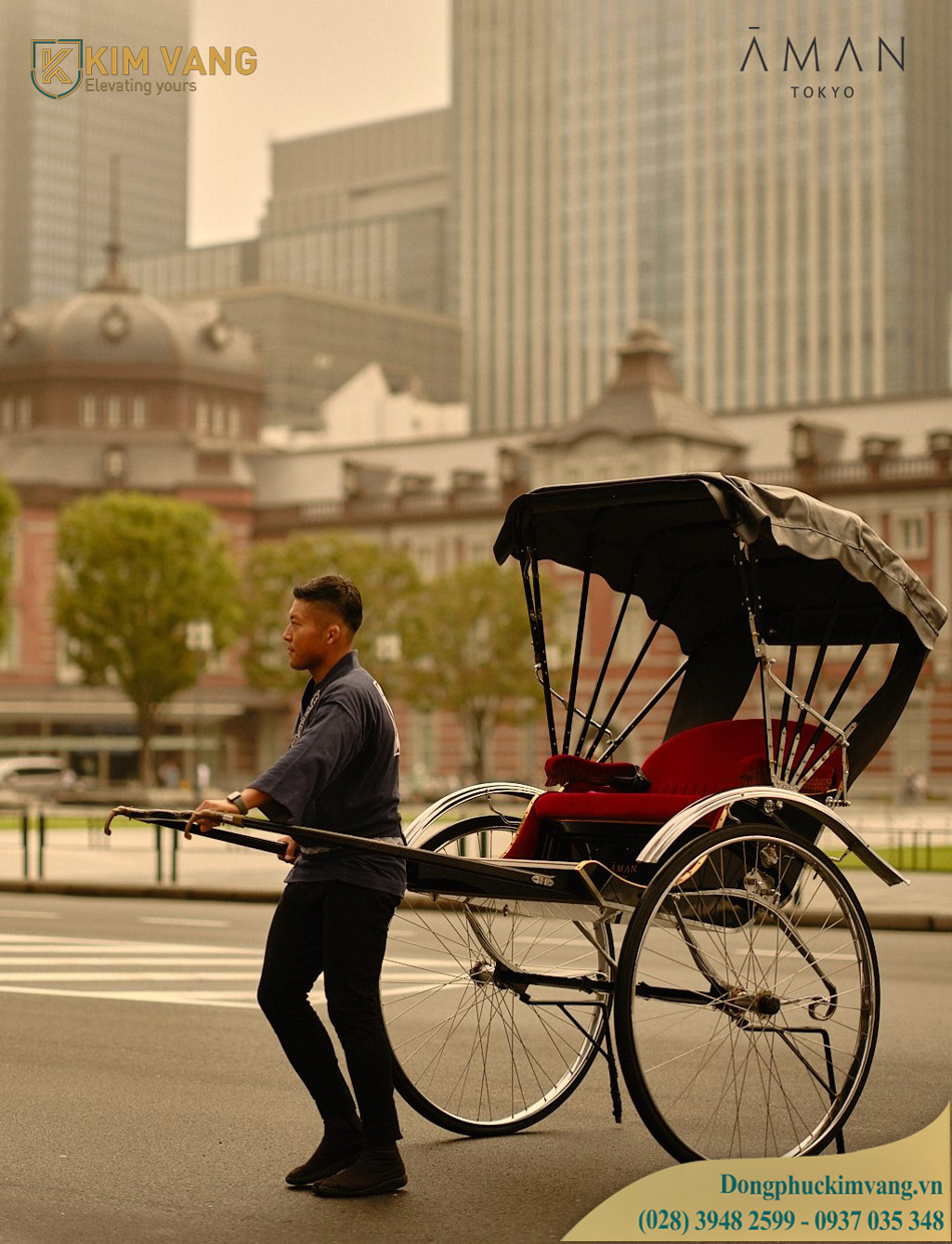 dong-phuc-nhan-vien-keo-xe-richshaw-khach-san-aman-tokyo