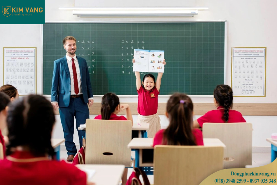 dong phuc hoc sinh cao cap tu tin tham gia hoat dong ngoai khoa