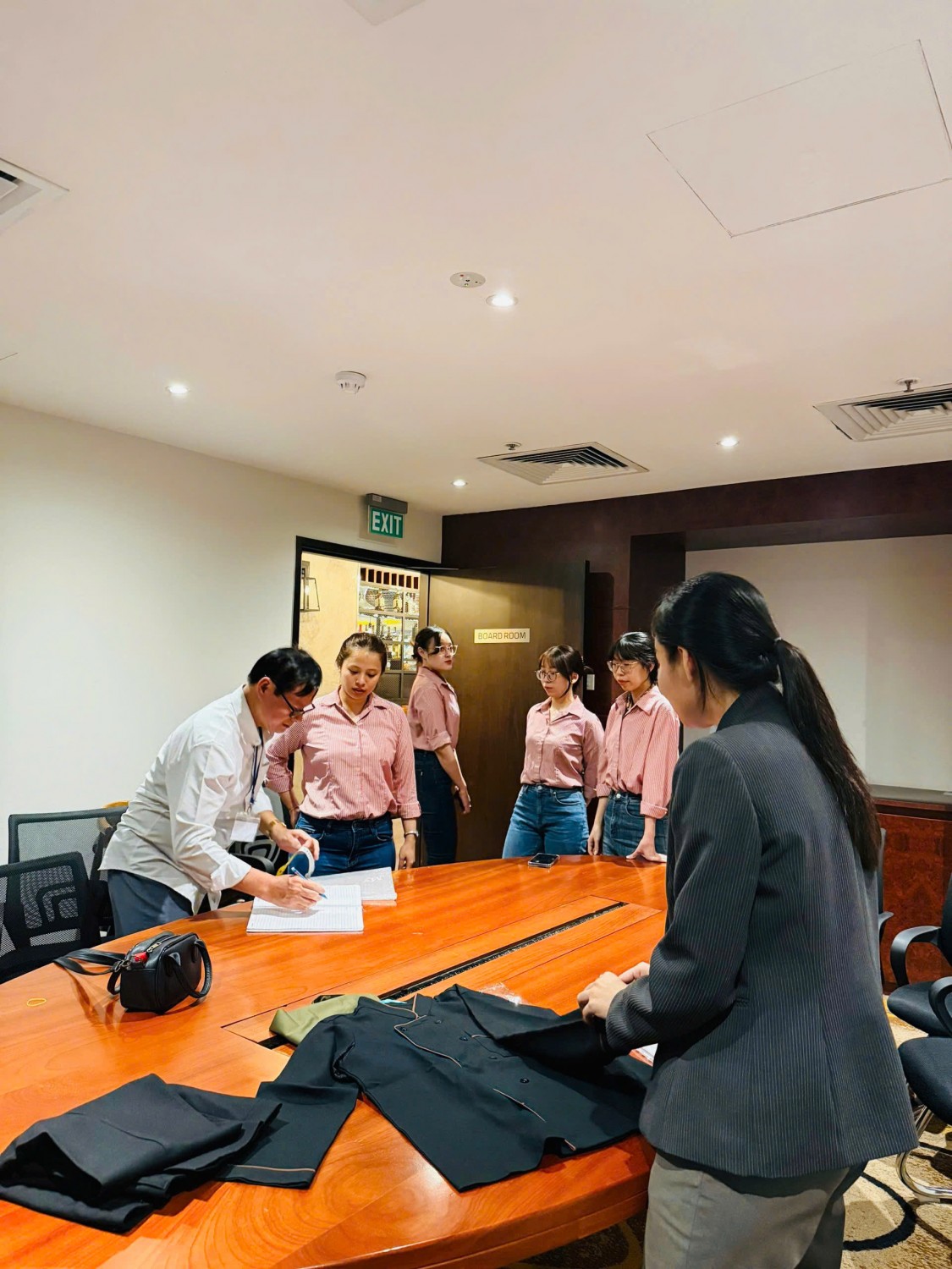 may đo đồng phục công sở tận nơi
