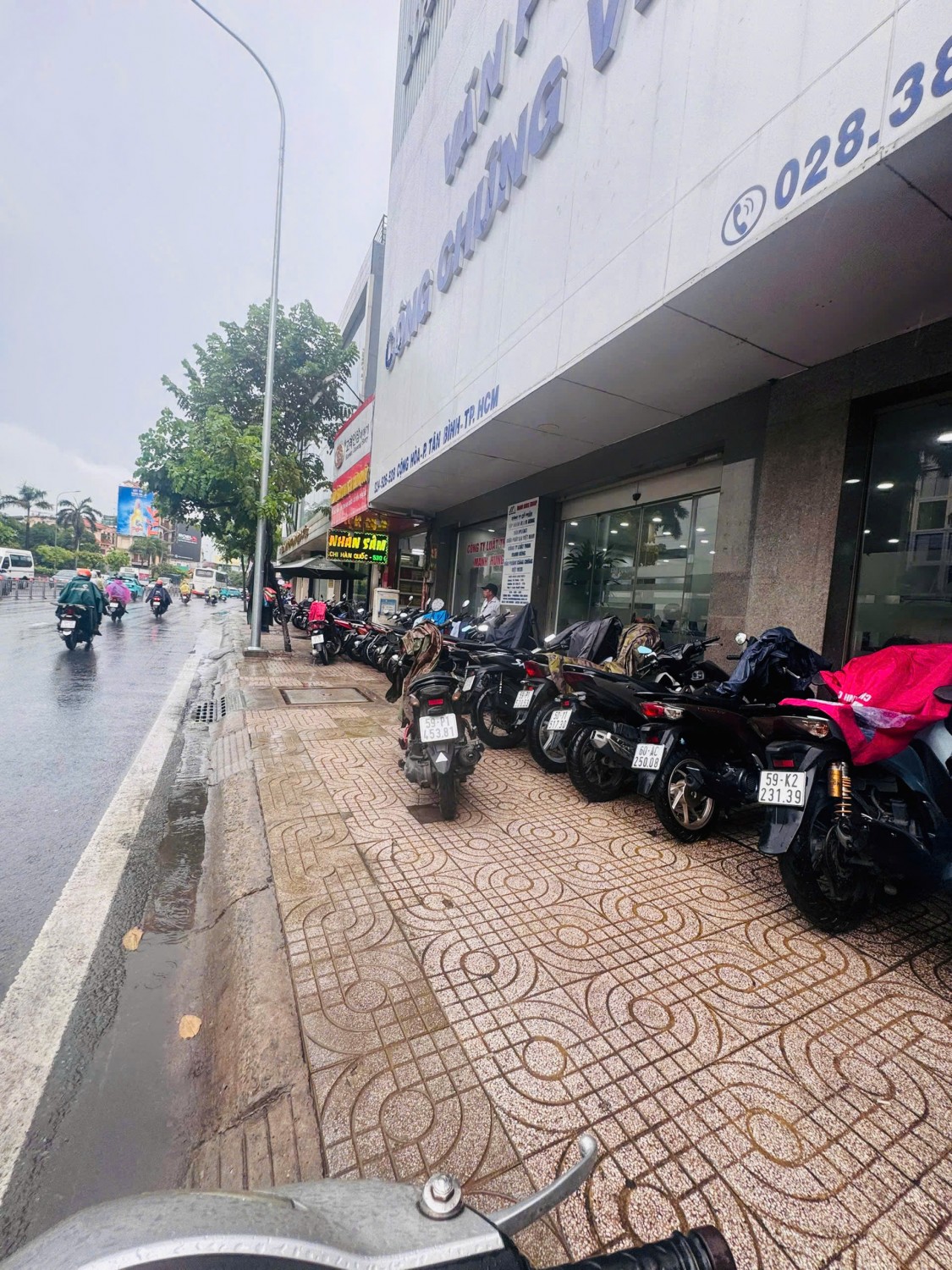 giao-hang-ao-polo-dong-phuc-cong-ty-kim-vang
