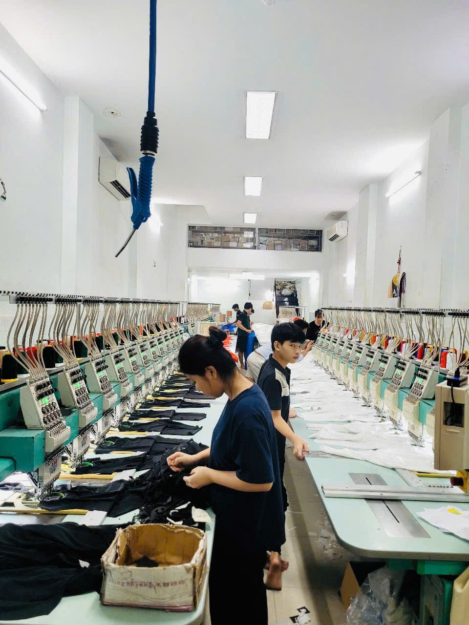 Xưởng thêu logo áo polo đồng phục Kim Vàng