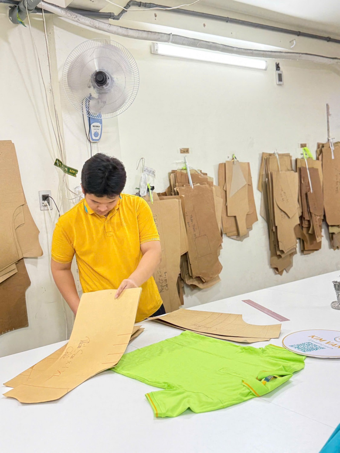 Kiểm tra thông số form và size áo polo đồng phục