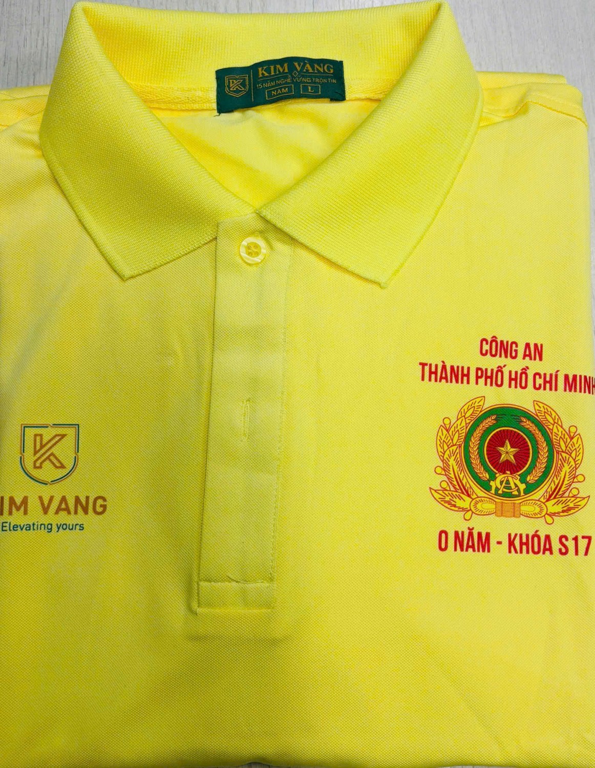 Áo polo Khóa S17 hoàn thiện với hình in kỷ niệm
