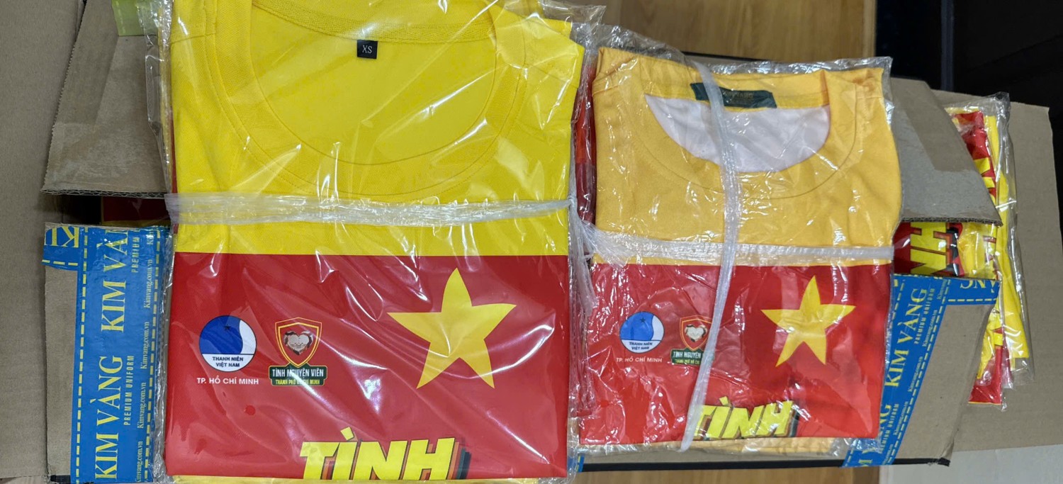 Áo thun đồng phục sự kiện màu vàng được đóng gói theo size tại Kim Vàng