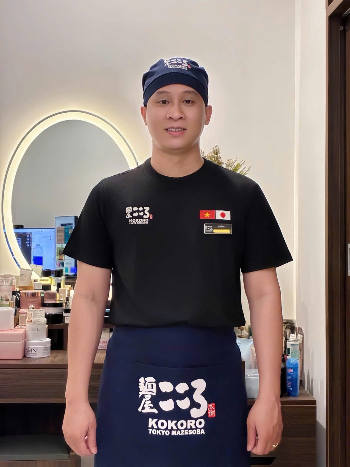 Mặt trước áo thun cổ tròn Kokoro in PET logo Việt Nam Nhật Bản