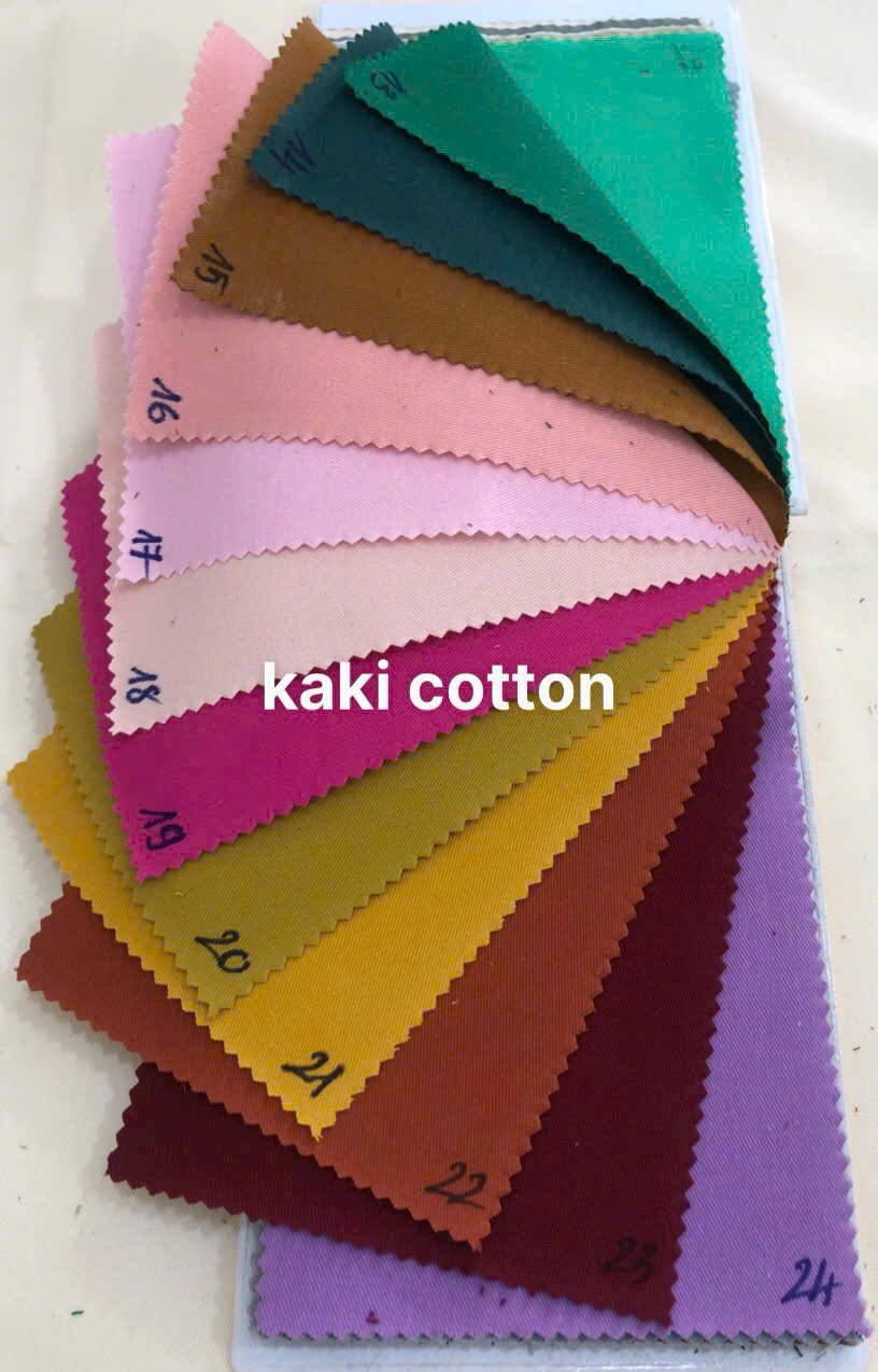 Bộ mẫu vải kaki cotton với nhiều màu để khách chọn.