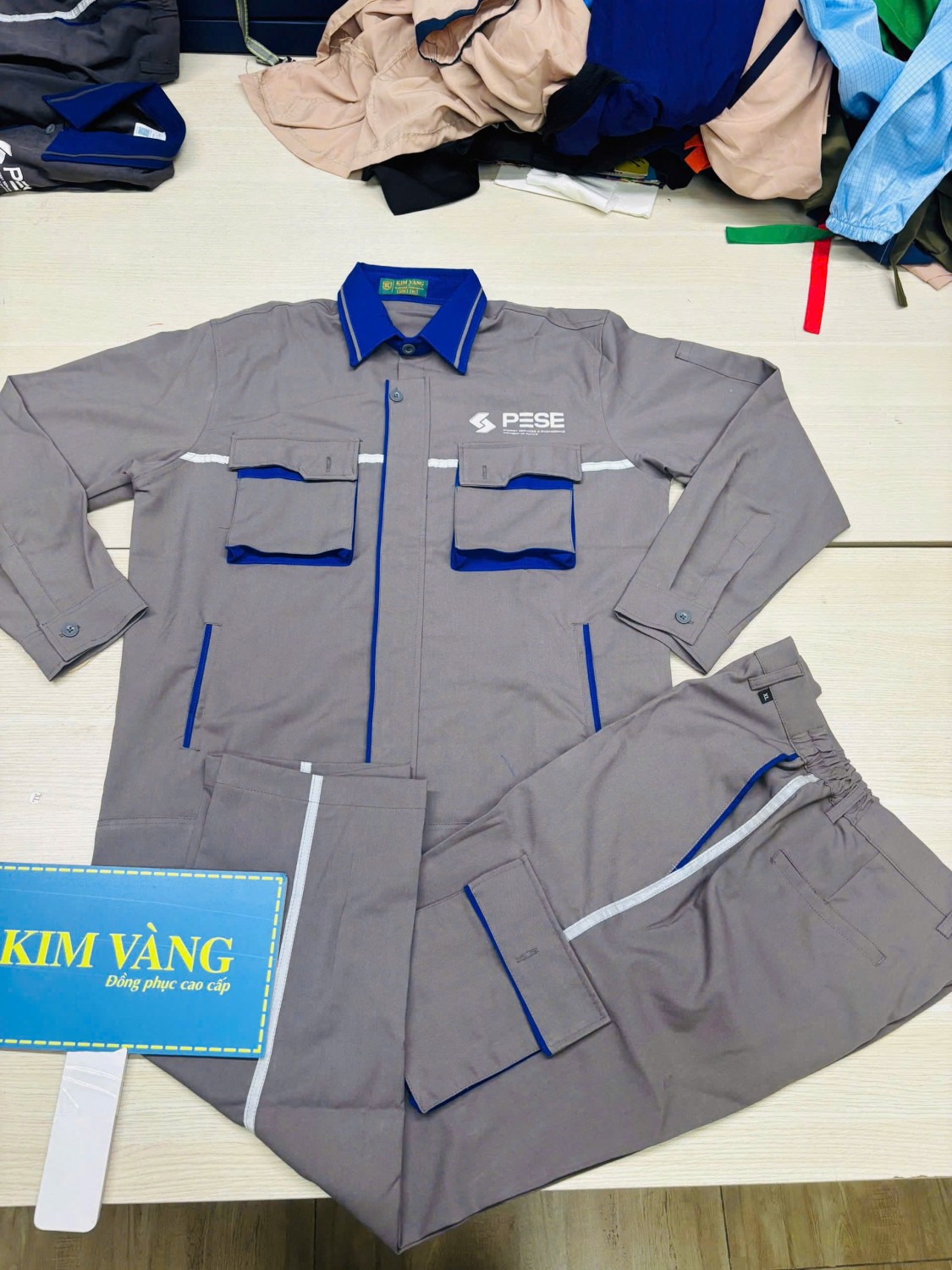 bo dong phuc ky su dien PESE ghi xanh