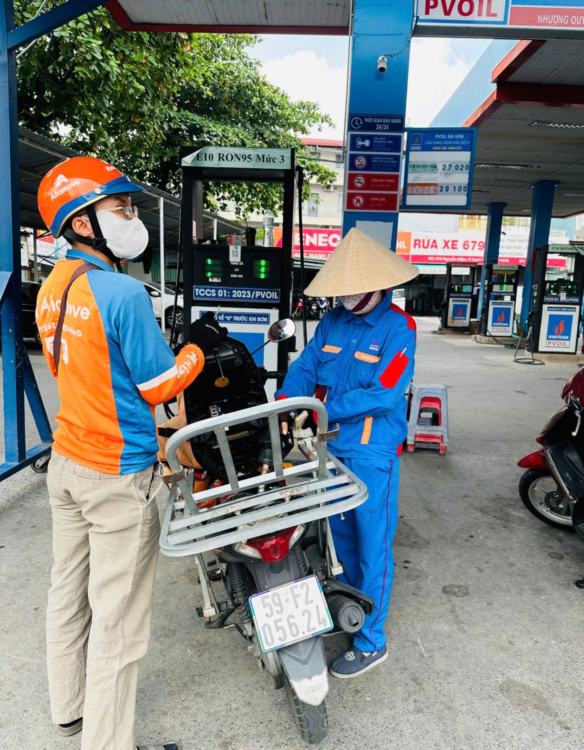 doi-ngu-pvoil-mac-dong-phuc-bao-ho-thuc-te