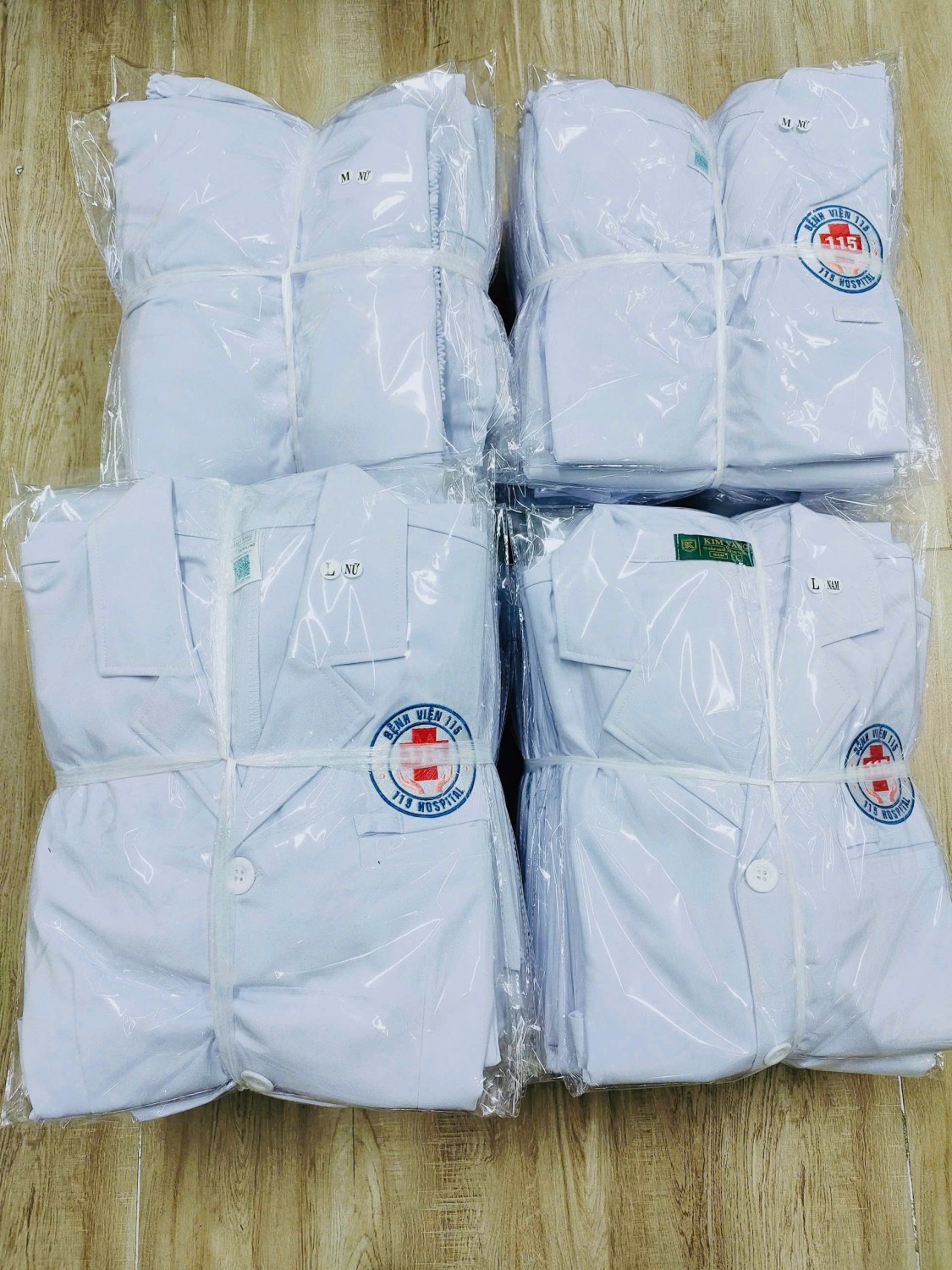 Áo blouse bệnh viện được đóng gói theo size