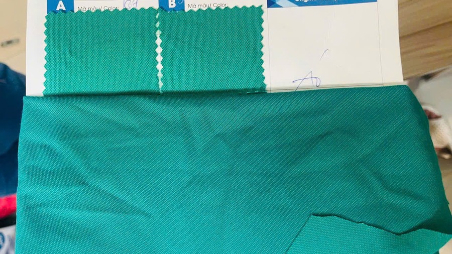 Đối chiếu mẫu vải áo thun polo dệt theo yêu cầu tại Kim Vàng