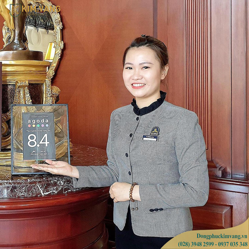 dong phuc le tan ket hop cung chan vay